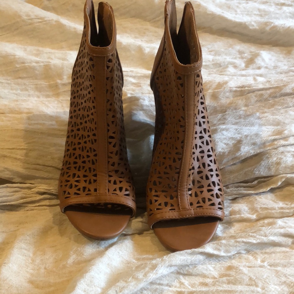 Women’s Brown Report Bootie